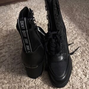 DKNY TOIA PLATFORM BOOTIE Size 10